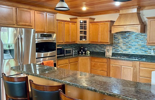 Twin Mountain House | Luxury Log Cabin w/Hot Tub! Sleeps 16.