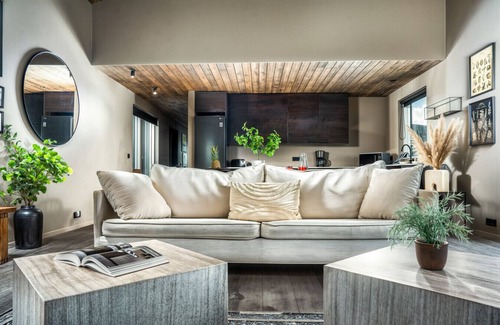 Selfoss Cabin | Luxury Log Home with a Hot Tub.