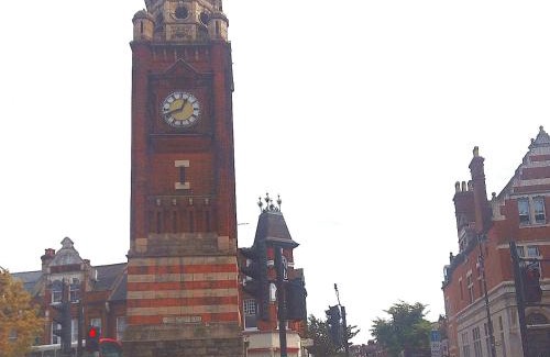 Crouch End Apartment | LUXURY LONDON BED AND BATH Holiday Accommodation near Finsbury and Alexandra Park