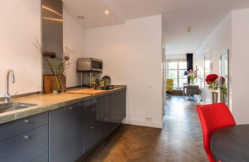 Grachtengordel-West Apartment | Luxury Long Stay Apartment with canal view located in the historic old center of Amsterdam.