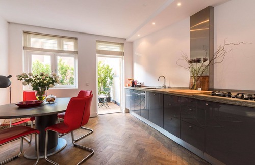 Grachtengordel-West Apartment | Luxury Long Stay Apartment with canal view located in the historic old center of Amsterdam.