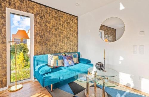 Schwarzlackenau Apartment | Luxury Long-Term Apartment with Balcony
