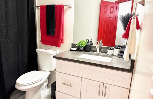 Peter Howell Apartment | Luxury Lovers Escape Hot Tub & Fantasy Suite