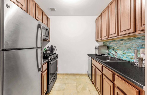 Harlem Apartment | Luxury Manhattan abode with balcony and rooftop, close to all.