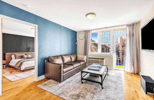 Harlem Apartment | Luxury Manhattan abode with balcony and rooftop, close to all.