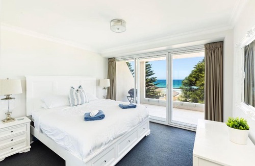 Manly Apartment | Luxury Manly Beachfront Apartment