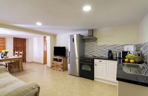 Villena House | Luxury Mansion "Casa Solariega Luxury Mansion in V" with Shared Pool, Garden, Terrace, A/C & Wi-Fi