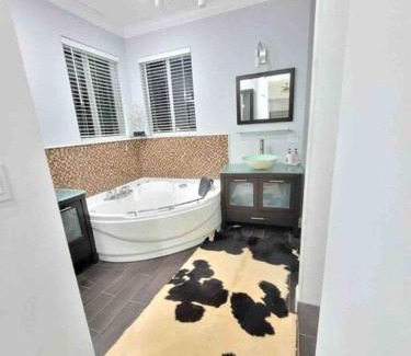 Tamiami House | Luxury mansion with pool jacuzzi BBQ for ultimate scape