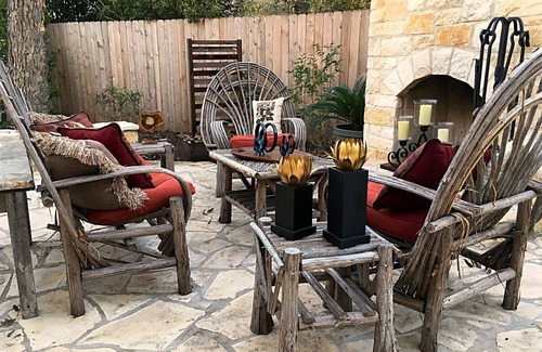 Fredericksburg Apartment | Luxury Marquee Suite- hot tub and outdoor fireplace,center of downtown!