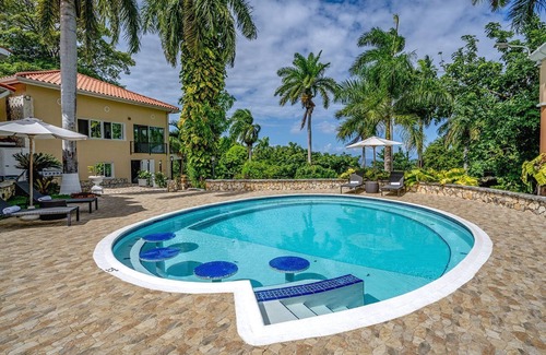 Montego Bay Apartment | Luxury Master Penthouse Suite w Jacuzzi Sauna Staff Private Beach - 15 M Airport