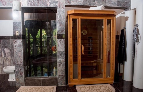 Montego Bay Apartment | Luxury Master Penthouse Suite w Jacuzzi Sauna Staff Private Beach - 15 M Airport