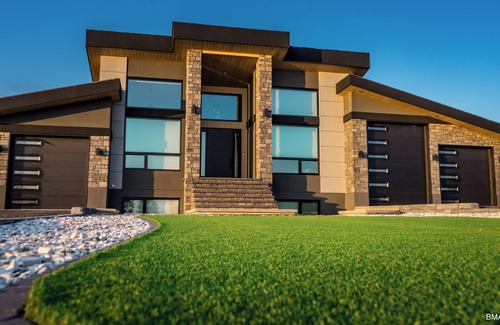 White City House | "Luxury Meets Nature: Trendy 2-Bedroom Studio in Scenic Oasis