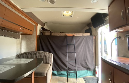 Herriman House | Luxury Mercedes Class C - Non Stationary RV Rental Sleeps 5