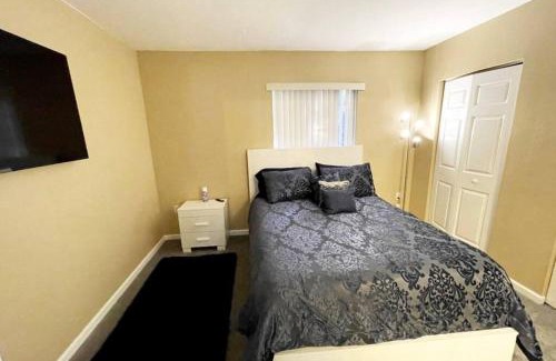 Miami Gardens House | Luxury Miami 2br Townhouse Near Stadium !