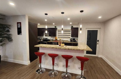 Ives Estates Villa | Luxury Miami Villa/Beach/9Bds/Heated POOL/BBQ/Firepit/Games/Golf