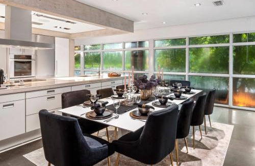 Northeast Coconut Grove Villa | Luxury Miami Villa with Large Pool & BBQ, Perfect Getaway!