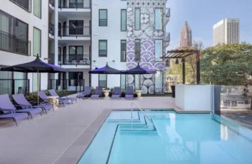Midtown Apartment | Luxury Midtown Atlanta Retreat- Balcony Gym and Pool by Ponce City Market & Atlantic Station