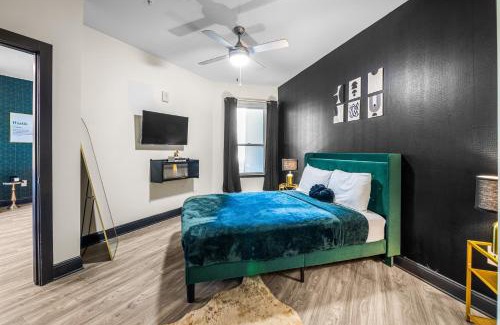 Midtown Apartment | Luxury Midtown Atlanta Retreat- Balcony Gym and Pool by Ponce City Market & Atlantic Station