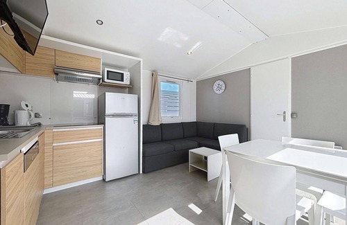 Jullouville-les-Pins House | Luxury Mobile Home, Near Beach, Pool, Fitness, Sleeps 6