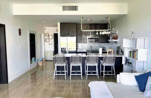 Grace Bay Condo | Luxury Modern 2 Bedroom Penthouse Condo in Grace Bay close to beach w/pool
