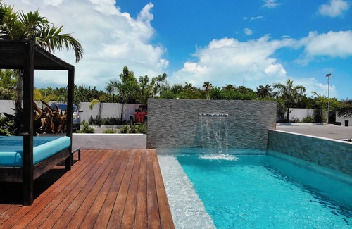 Grace Bay Condo | Luxury Modern 2 Bedroom Penthouse Condo in Grace Bay close to beach w/pool