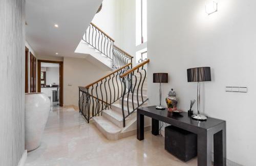 Benahavis Villa | Luxury Modern 5BR Villa - Infinity pool & Panoramic sea views