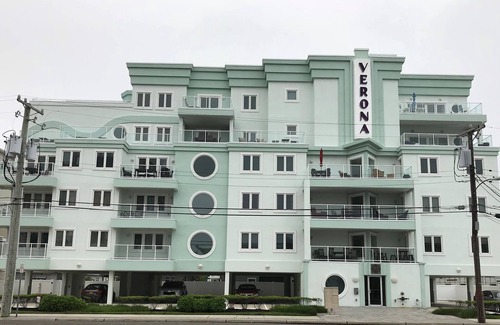 Wildwood Crest Condo | LUXURY MODERN BEACH BLOCK CONDO. Rooftop Pool, Balcony with Ocean Views, Wi-fi