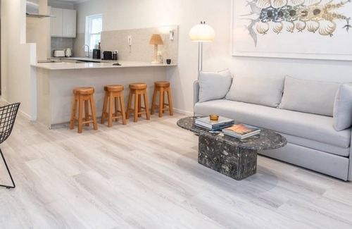 Reid Apartment | Luxury Modern CBD 2BR Ground Floor Apartment