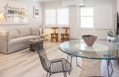 Reid Apartment | Luxury Modern CBD 2BR Ground Floor Apartment