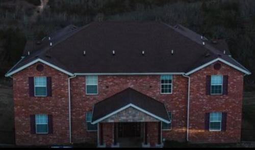 Branson House | Luxury Modern Condo by the Lake - Breezy Escape