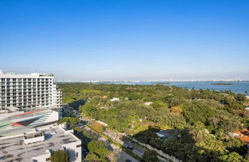 Northeast Miami Apartment | Luxury & Modern Condo in Design District with Pool