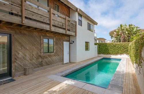 Pierpont Bay Villa | Luxury Modern Designer Beach House on Sand w/Pool
