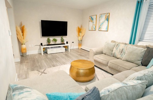 Readville House | Luxury Modern Home - Family Friendly Close to Boston and Gillete Stadium!