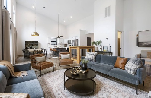 Forsyth House | Luxury Modern Retreat on Taneycomo On-Suite Bathrooms Hot Tub Outdoor Pool