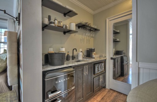 Blue Ridge Apartment | Luxury modern rustic suite in downtown Blue Ridge - Newly Remodeled & Updated!