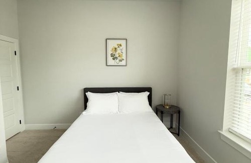 Bastrop House | Luxury Modern Stay in Bastrop