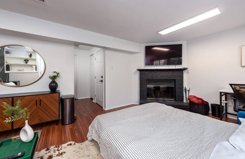 Franconia Apartment | Luxury Modern Studio Apartment
