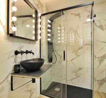 La Trinidad-San Juan y Todos los Santos Apartment | Luxury, Modern & Style Mezquita