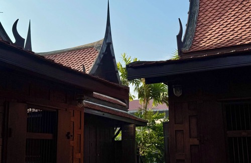 Na Kluea Villa | Luxury Modern Thai Style 5 Bedroom Pool Villa with WiFi and AC in Pattaya