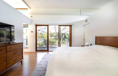 Indian Beach Sapphire Shores Villa | Luxury Modern Villa in Heart of Sarasota
