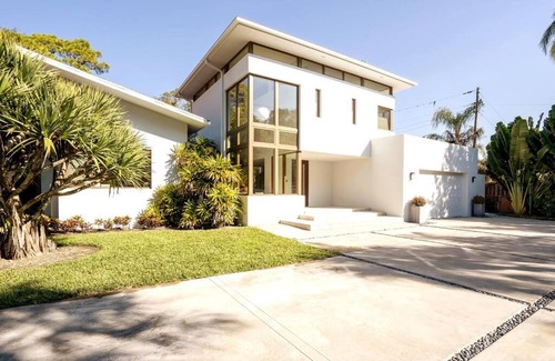 Indian Beach Sapphire Shores Villa | Luxury Modern Villa in Heart of Sarasota