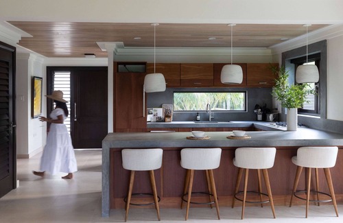 Steer Town Villa | Luxury modern villa located right on the beach