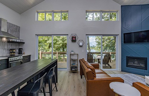 Decatur House | Luxury modern with breathtaking sunset views!