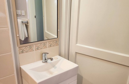Horse Creek Cabin | Luxury mountain cabin in a beautiful historic mining town of Mount Morgan.