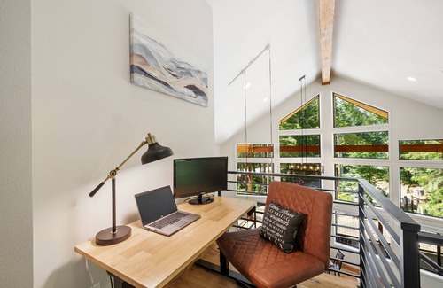 Enumclaw House | Luxury mountain cabin, near Crystal Mountain & Mt. Rainier