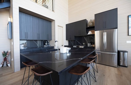 Brian Head Villa | Luxury Mountain Escape- Ski-in/Ski-out 6BR/5.5 Bath, Hot Tub, Sauna & Fireplace