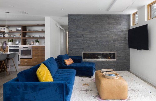 Wilson House | Luxury Mountain Modern with a Gym! Standing Desks. Hiking, Biking, Back Country.