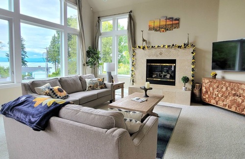 Harbour Pointe House | Luxury Mountain top castle house w/ocean view