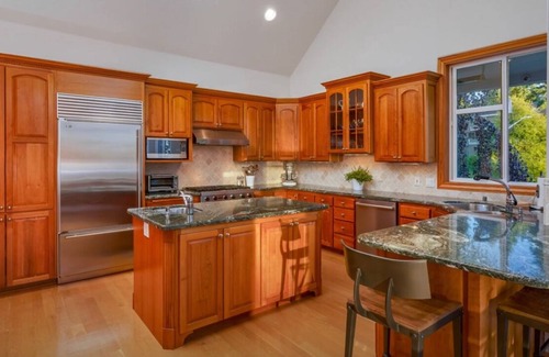Harbour Pointe House | Luxury Mountain top castle house w/ocean view