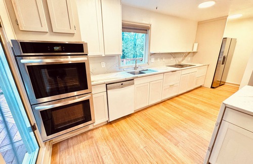 Chastain Park House | Luxury Mountain View Treehouse w Pool , View, Pool Table, 7 bedrooms